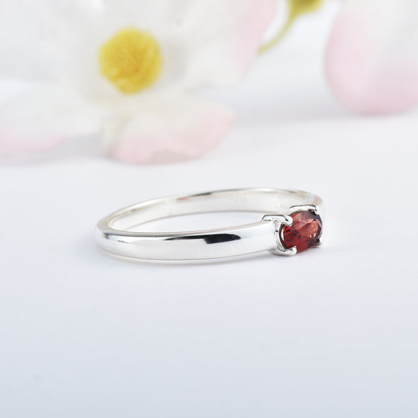 925 Sterling Silver 6x4MM Oval Shape Garnet Gemstone Ring