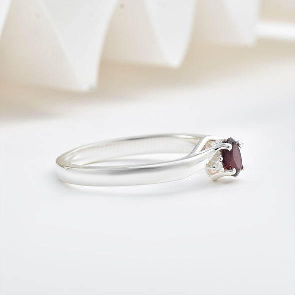 Rhodolite Garnet Solitaire Ring – Sterling Silver