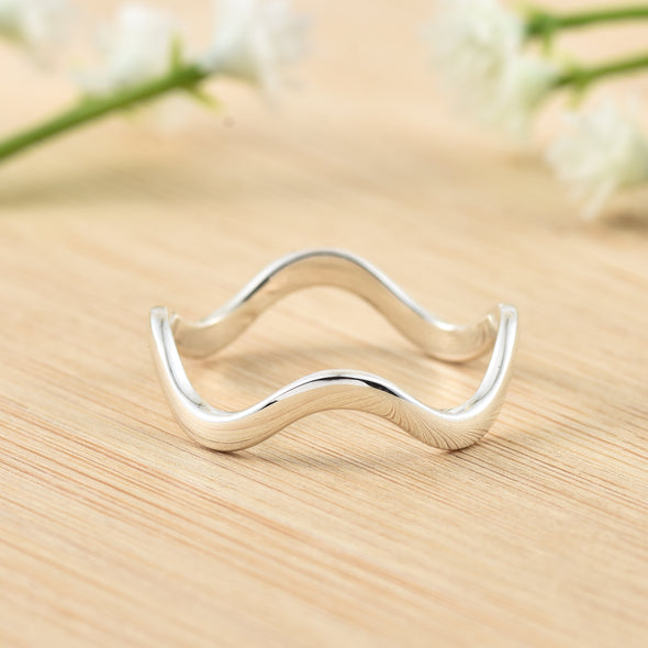 Minimalist Wave Band Ring - 925 Sterling Silver
